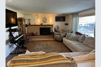 1960 Valhalla St, Eugene, OR 97401 - Photo 3