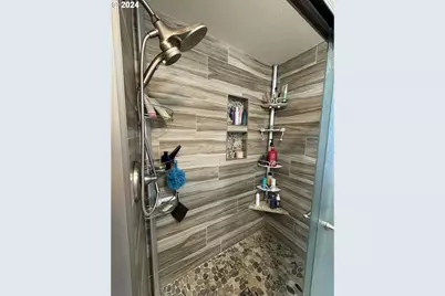 1960 Valhalla St, Eugene, OR 97401 - Photo 17