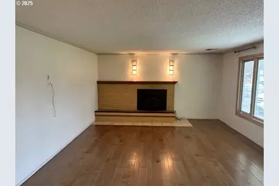 1960 Valhalla St, Eugene, OR 97401 - Photo 5