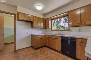 8415 SW River Rd, Hillsboro, OR 97123 - Photo 11