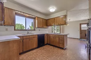 8415 SW River Rd, Hillsboro, OR 97123 - Photo 9