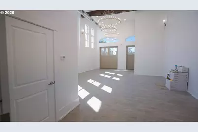 550 N 1st St, Woodburn, OR 97071 - Photo 11