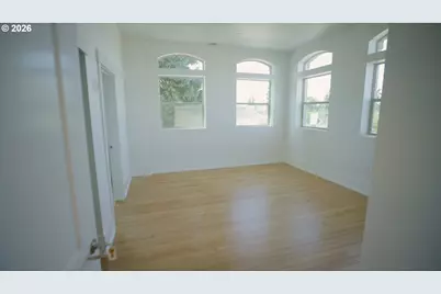 550 N 1st St, Woodburn, OR 97071 - Photo 27