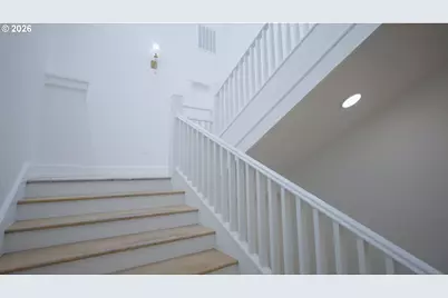 550 N 1st St, Woodburn, OR 97071 - Photo 33