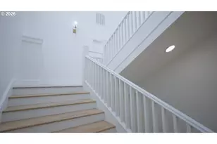 550 N 1st St, Woodburn, OR 97071 - Photo 33