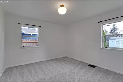 8915 SE Market St, Portland, OR 97216 - Photo 13