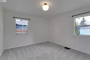 8915 SE Market St, Portland, OR 97216 - Photo 13