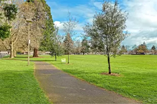 8915 SE Market St, Portland, OR 97216 - Photo 23