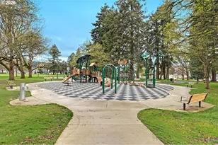 8915 SE Market St, Portland, OR 97216 - Photo 25