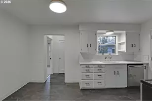 8915 SE Market St, Portland, OR 97216 - Photo 7