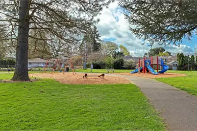 8915 SE Market St, Portland, OR 97216 - Photo 21