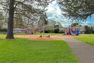 8915 SE Market St, Portland, OR 97216 - Photo 21