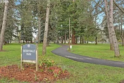 8915 SE Market St, Portland, OR 97216 - Photo 23