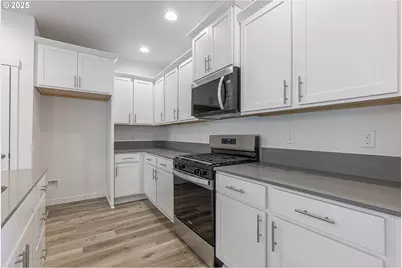 706 Tigerlily St, Silverton, OR 97381 - Photo 7