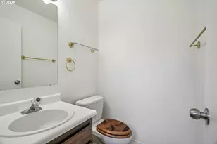 421 NE 105th St, Vancouver, WA 98685 - Photo 13