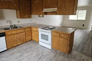 421/425 S 58th St, Springfield, OR 97478 - Photo 3