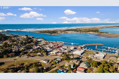 330 Chicago Ave, Bandon, OR 97411 - Photo 3