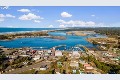 330 Chicago Ave, Bandon, OR 97411 - Photo 41