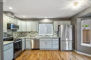 15729 SE Hawk Ct, Portland, OR 97035 - Photo 13