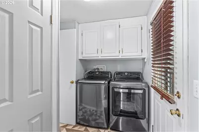 49400 Eagle Rock Pl, Vida, OR 97488 - Photo 15