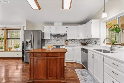 49400 Eagle Rock Pl, Vida, OR 97488 - Photo 9