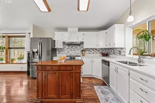 49400 Eagle Rock Pl, Vida, OR 97488 - Photo 9