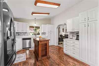 49400 Eagle Rock Pl, Vida, OR 97488 - Photo 13