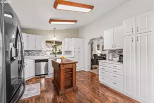 49400 Eagle Rock Pl, Vida, OR 97488 - Photo 13