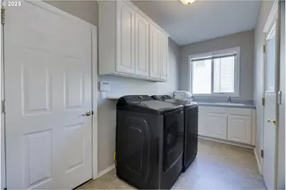 20819 SW Vicki Ln, Beaverton, OR 97007 - Photo 15