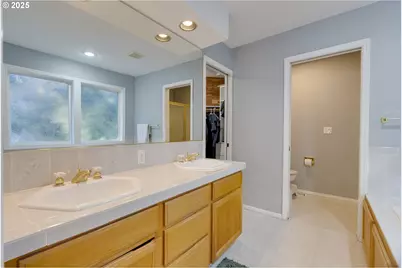 20819 SW Vicki Ln, Beaverton, OR 97007 - Photo 21