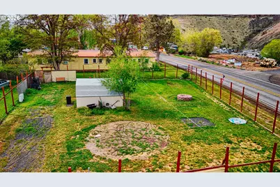 616 Mill St, Maupin, OR 97037 - Photo 9
