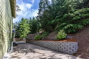 2737 Hallmark Ln, Eugene, OR 97405 - Photo 29