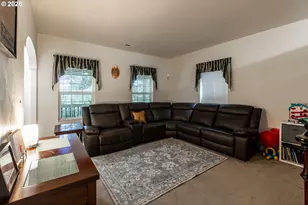 2737 Hallmark Ln, Eugene, OR 97405 - Photo 5