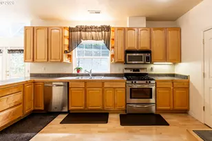 2737 Hallmark Ln, Eugene, OR 97405 - Photo 11