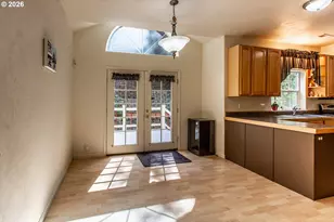 2737 Hallmark Ln, Eugene, OR 97405 - Photo 7