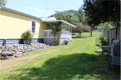 467 Cindy St, Myrtle Creek, OR 97457 - Photo 23