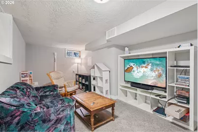 9917 NE Campaign St, Portland, OR 97220 - Photo 23