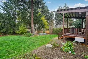 9917 NE Campaign St, Portland, OR 97220 - Photo 33