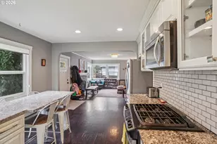 9917 NE Campaign St, Portland, OR 97220 - Photo 15