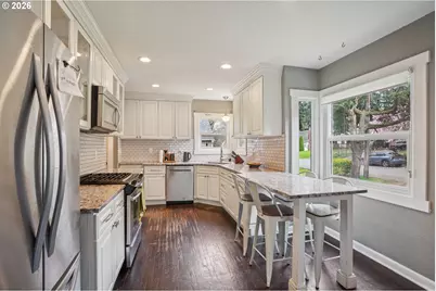 9917 NE Campaign St, Portland, OR 97220 - Photo 13