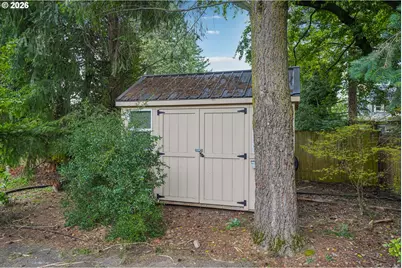 9917 NE Campaign St, Portland, OR 97220 - Photo 39