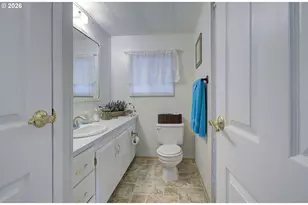 2424 Nightingale Ln, Kelso, WA 98626 - Photo 17