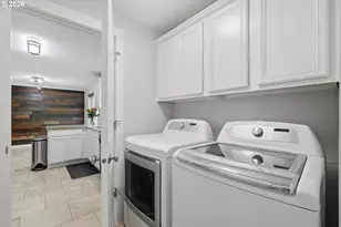 827 NE Faloma Rd, Portland, OR 97211 - Photo 17