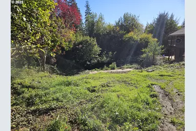 591 E 6th St, Coquille, OR 97423 - Photo 3