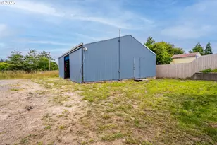 242 N Wasson St, Coos Bay, OR 97420 - Photo 23