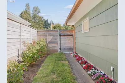 1037 NE 108th Ave, Portland, OR 97220 - Photo 37