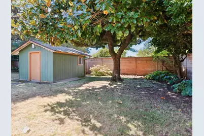 1037 NE 108th Ave, Portland, OR 97220 - Photo 35