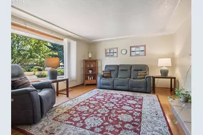 1037 NE 108th Ave, Portland, OR 97220 - Photo 5