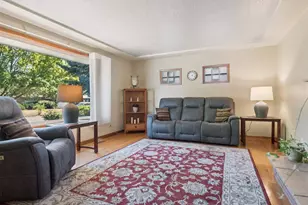 1037 NE 108th Ave, Portland, OR 97220 - Photo 5