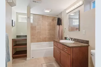 1037 NE 108th Ave, Portland, OR 97220 - Photo 27